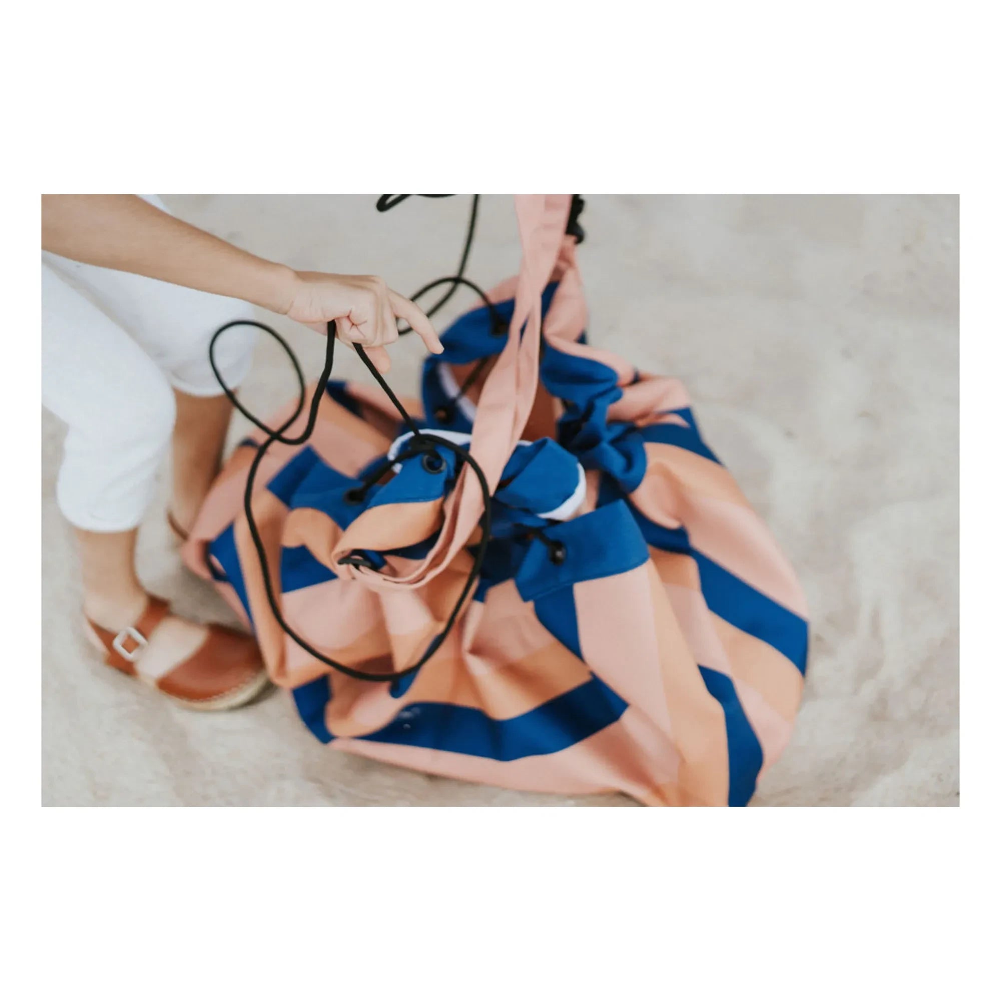 Play and Go - Noomad bolsa/alfombra de exterior - Rayas moca