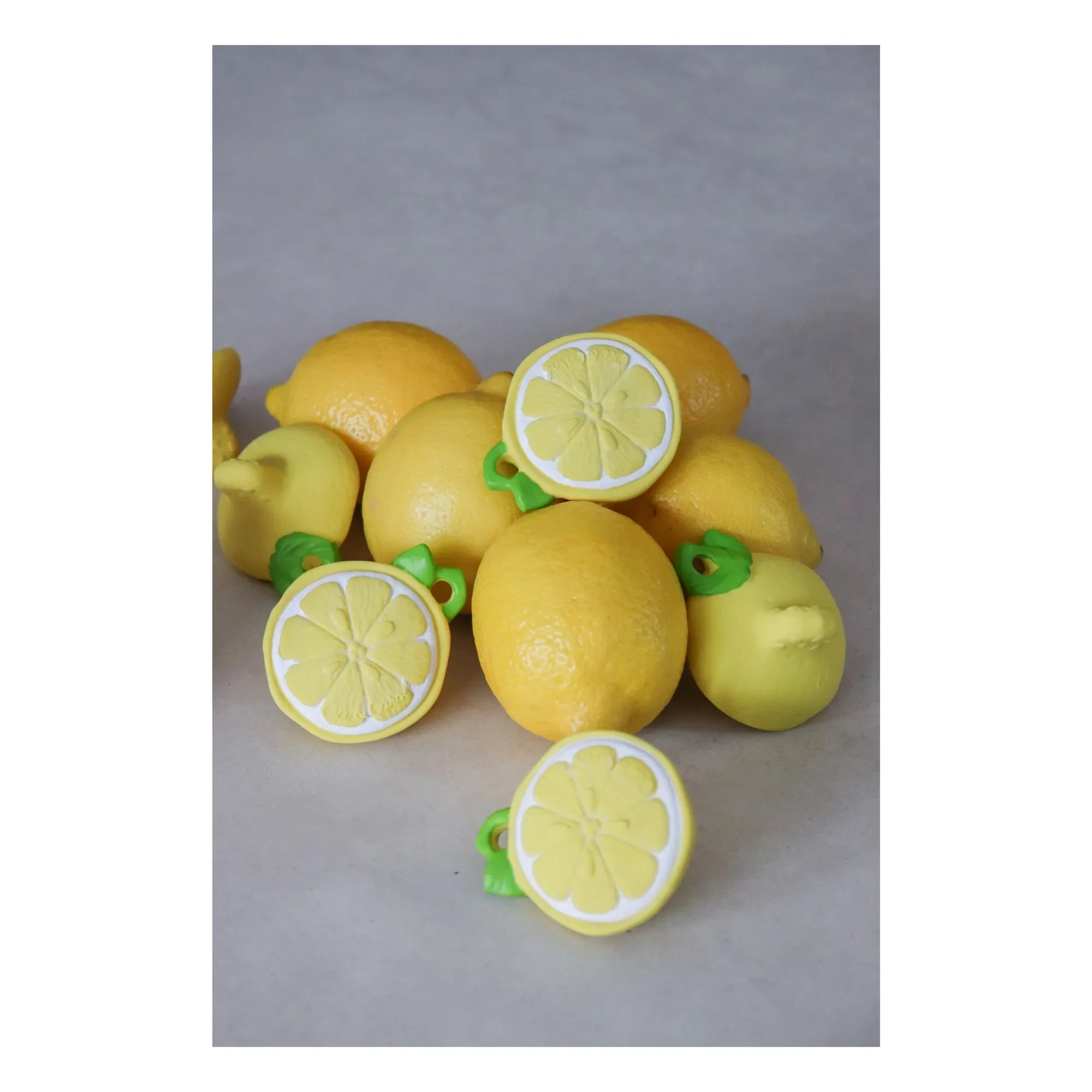 Oli & Carol - Juguete mordedor John Lemon