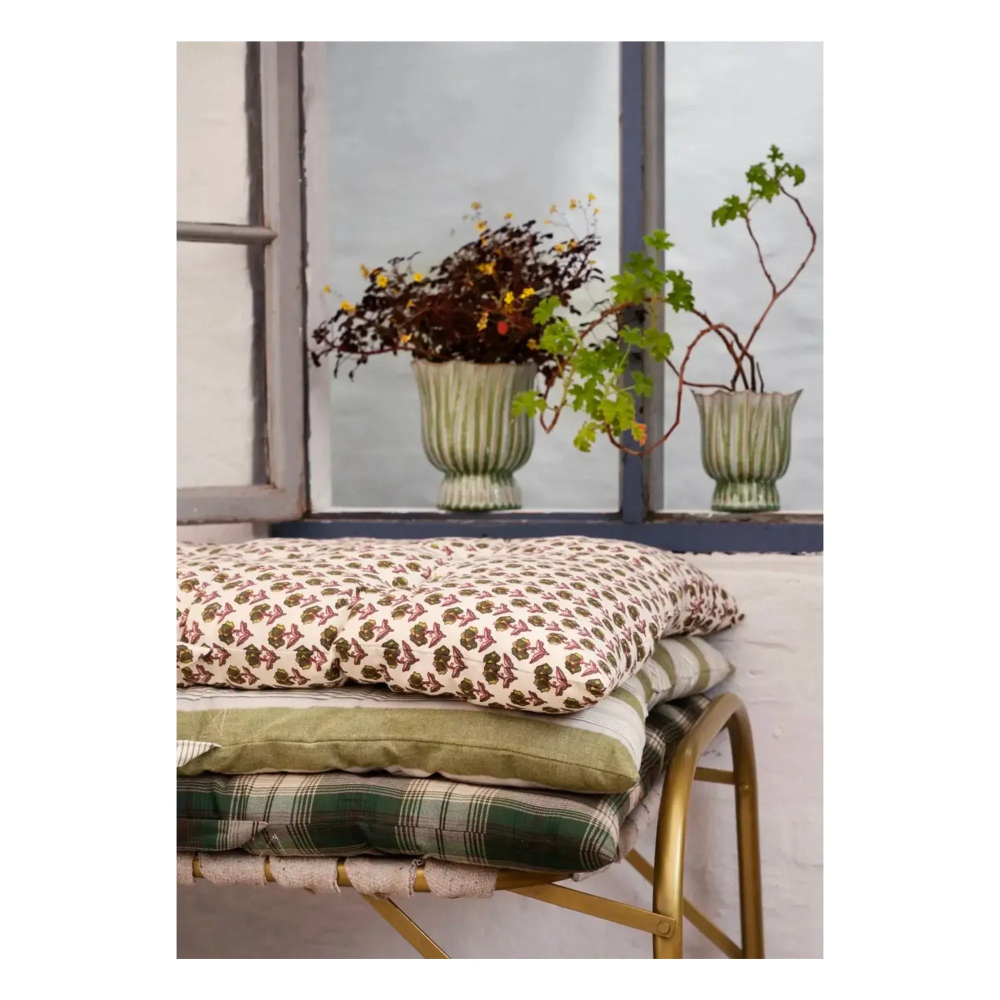 Madam Stoltz - Alfombra de suelo de algodón con estampado floral | Crema