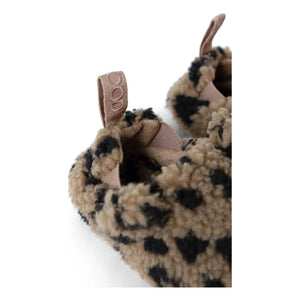 Liewood - Maui con estampado de leopardo, pantuflas estilo sherpa hechas de fibras recicladas | Marrón