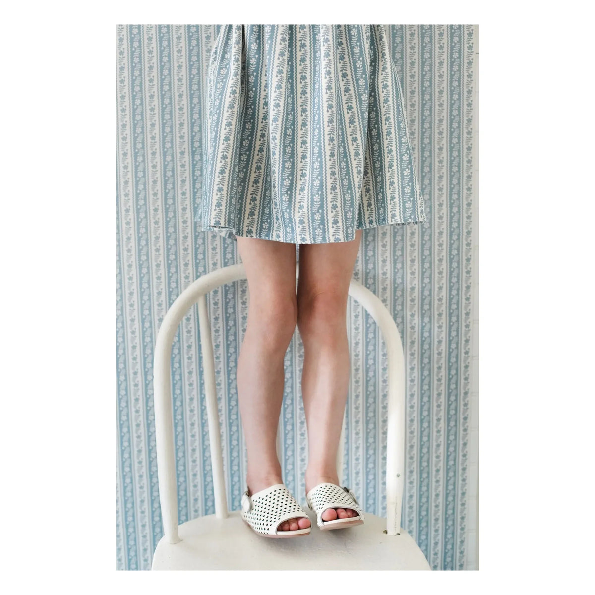 Soor Ploom - Vestido Delantal Eloise a Rayas de Algodón Orgánico | Crudo
