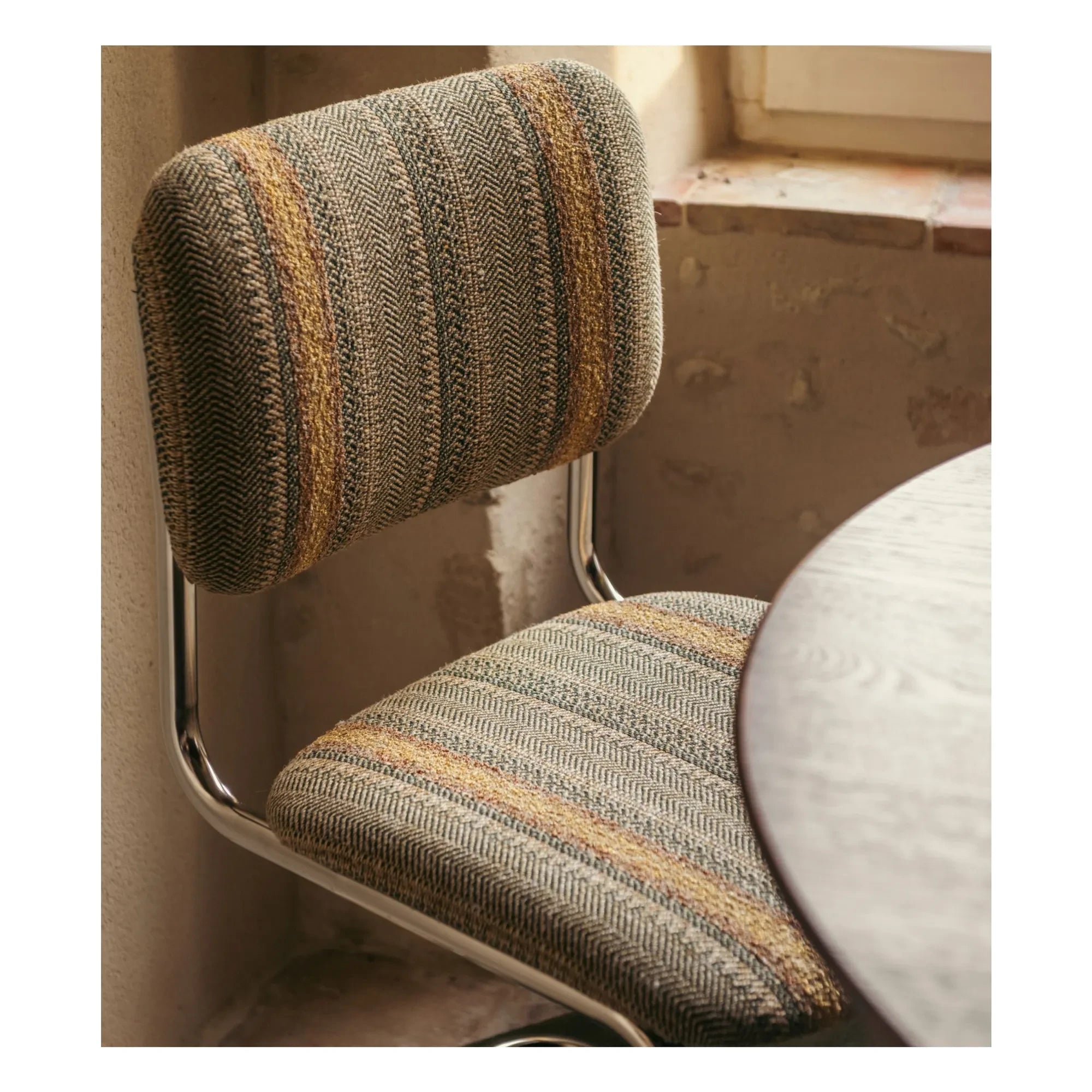The Socialite Family - Silla Classica en tejido jacquard rayado | Mostaza