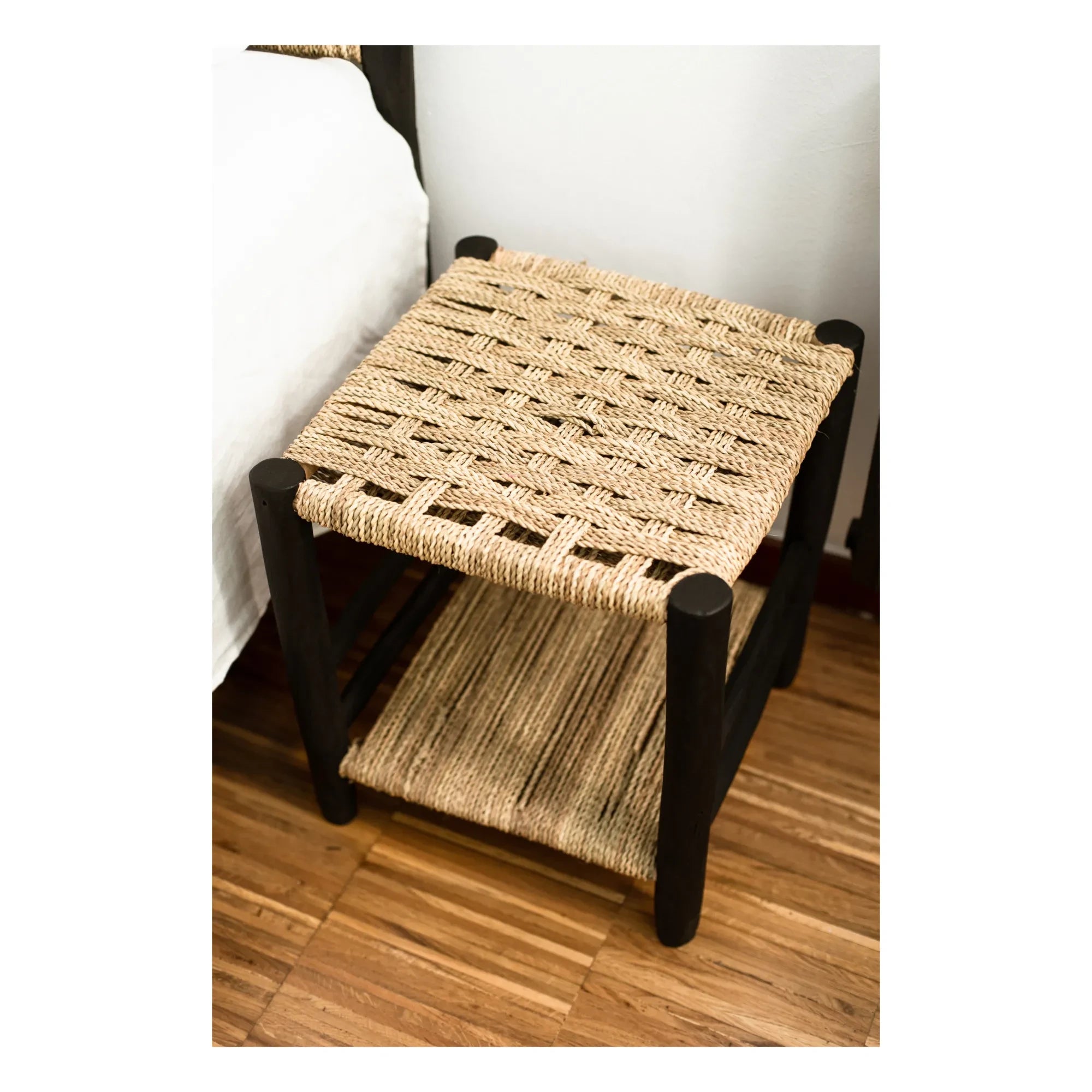 Cosydar - Mesita de Noche de Hoja de Palma y Madera Pintada | Negra
