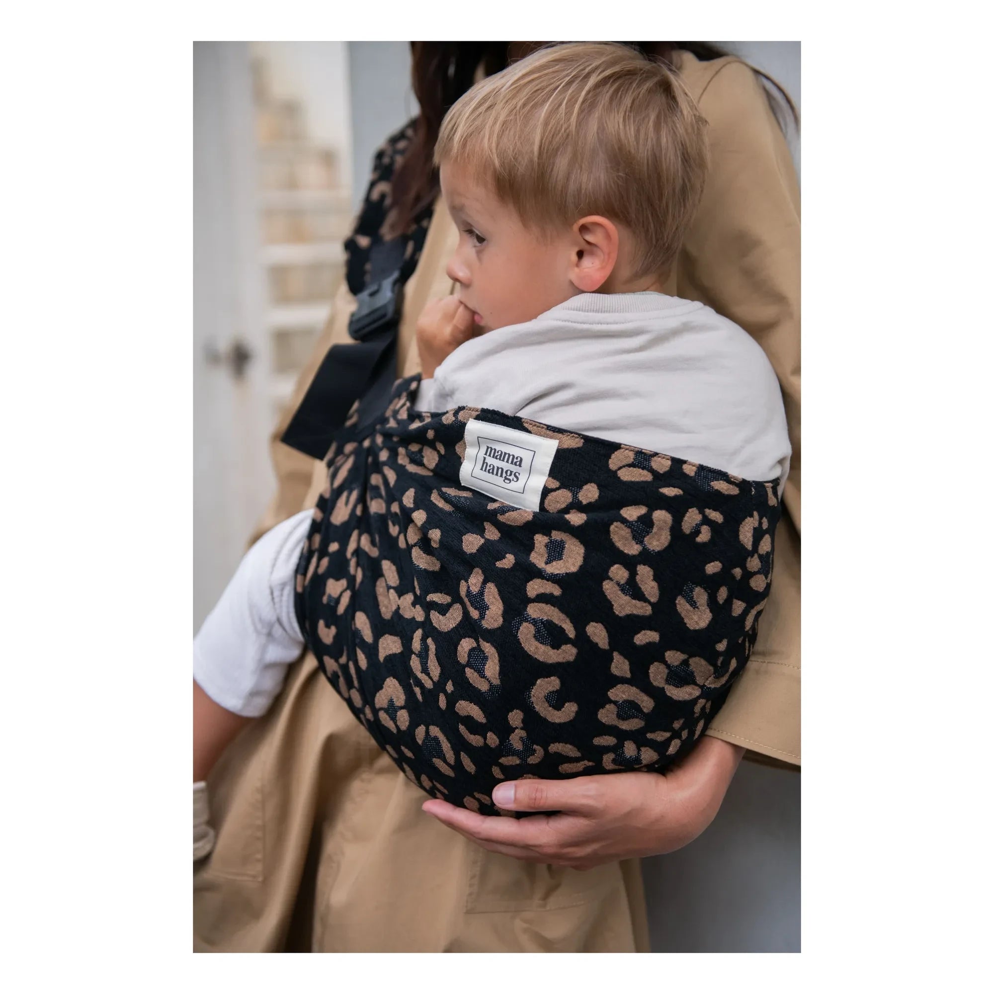 Mama Hangs - Mochila portabebés Carry & Walk | Leopardo negro