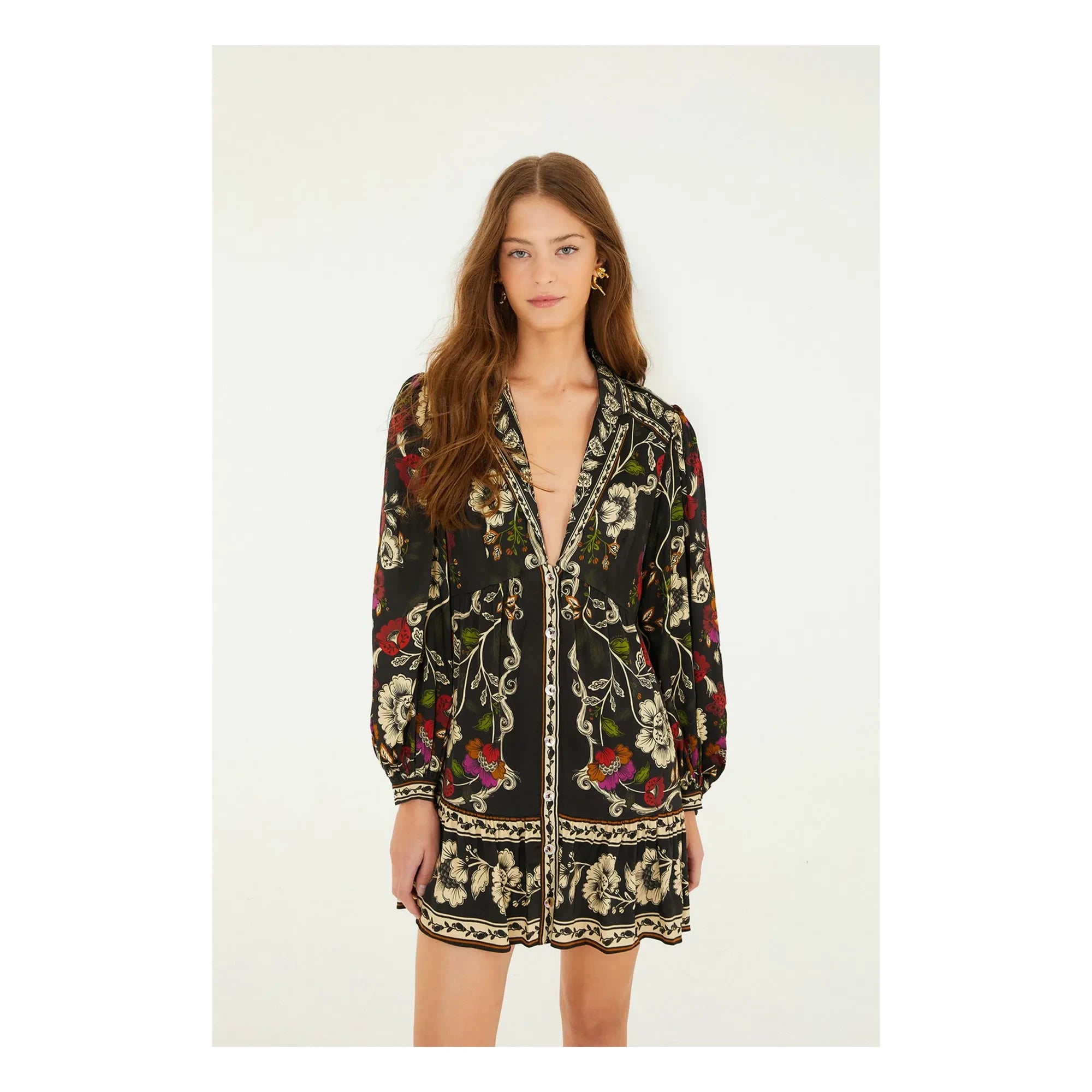 Farm Rio - Vestido corto con estampado de flores rococó | Negro