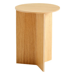 Hay - Mesa auxiliar de madera redonda con borde cortado | Roble