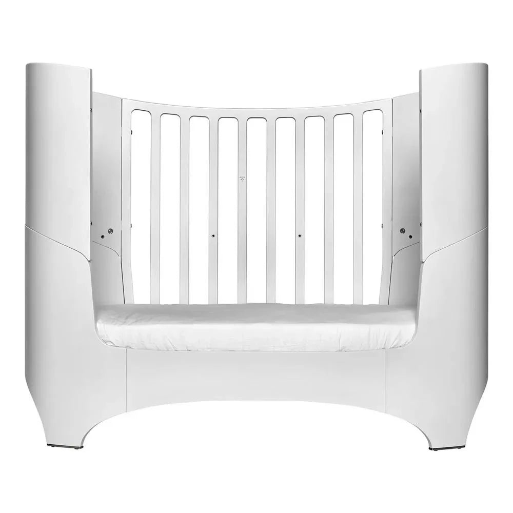 Leander - Cuna oval convertible, juego completo con colchón Comfort+7 | Satén blanco