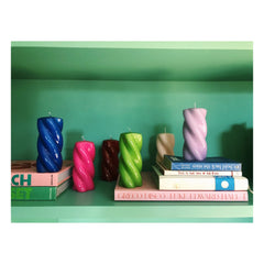 Anna + Nina - Vela Retorcida Ondulada - 15 cm | Morado