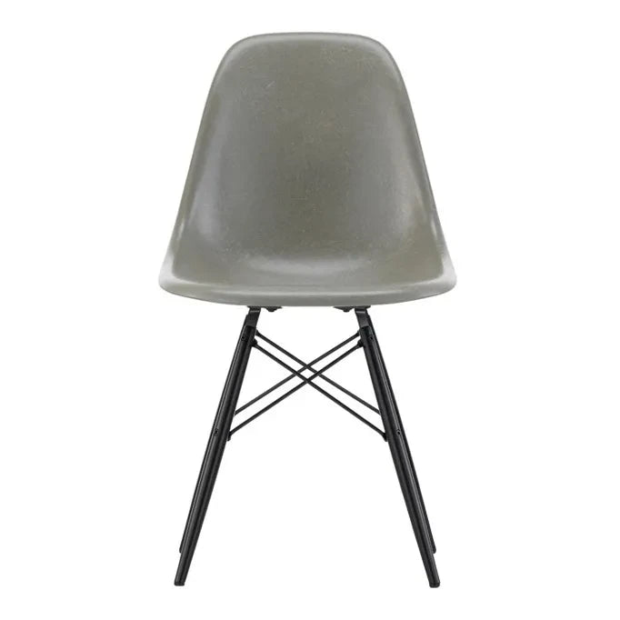 Vitra - Silla DSW Fibra de vidrio - Charles & Ray Eames, 1950 | Eames Raw Umber