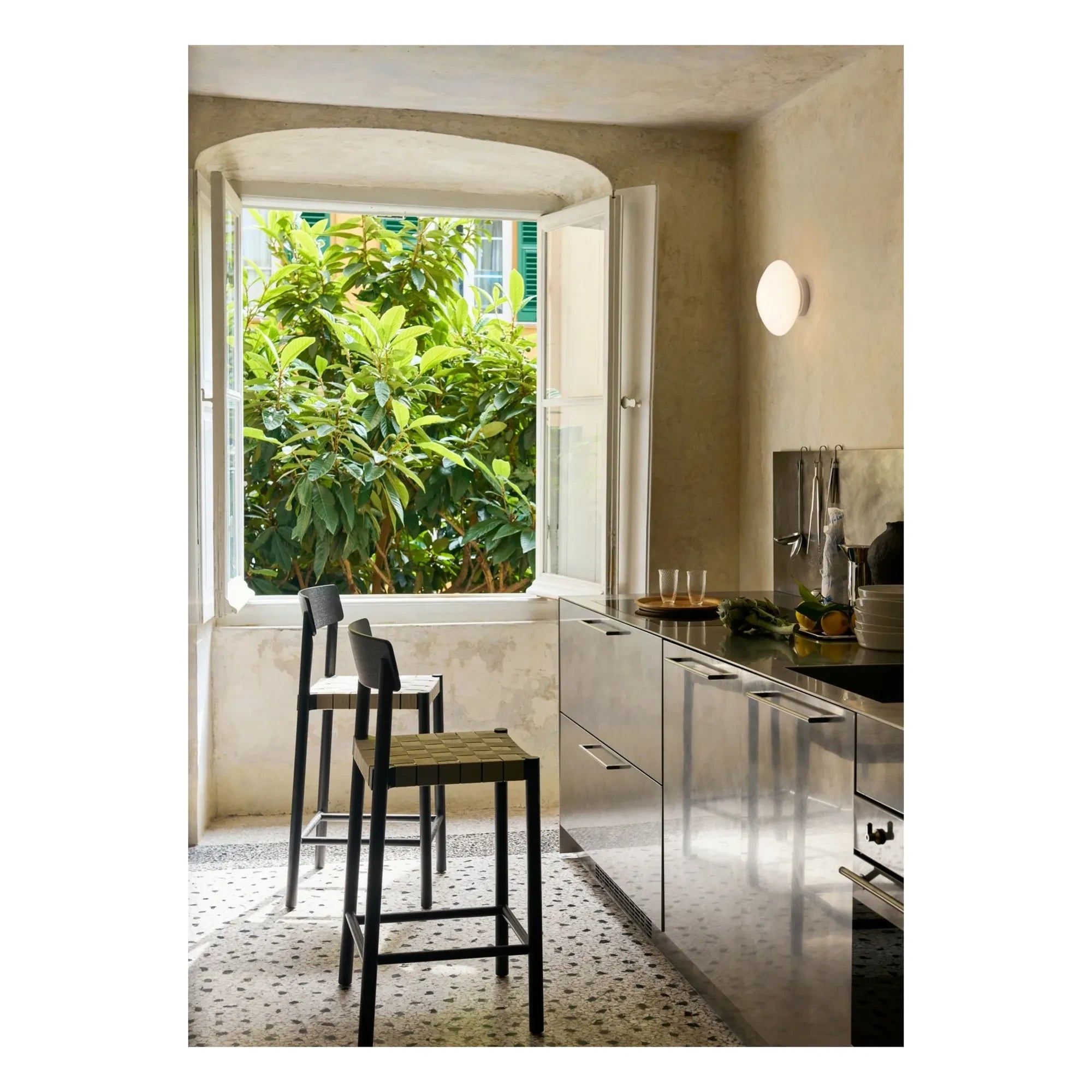 & Tradition - Tabure de bar Betty TK12 de 65 cm con tejido natural, fresno