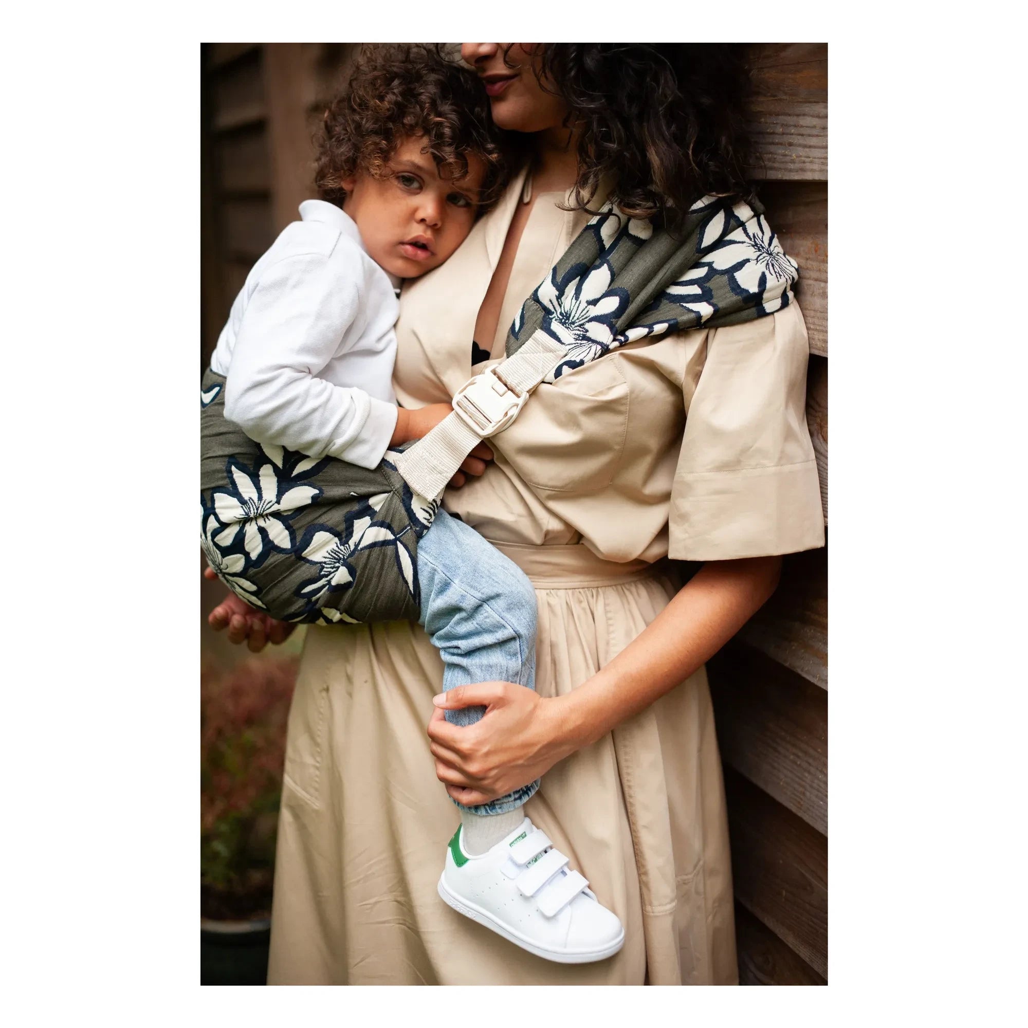 Mama Hangs - Mochila portabebés Carry & Walk | Caqui