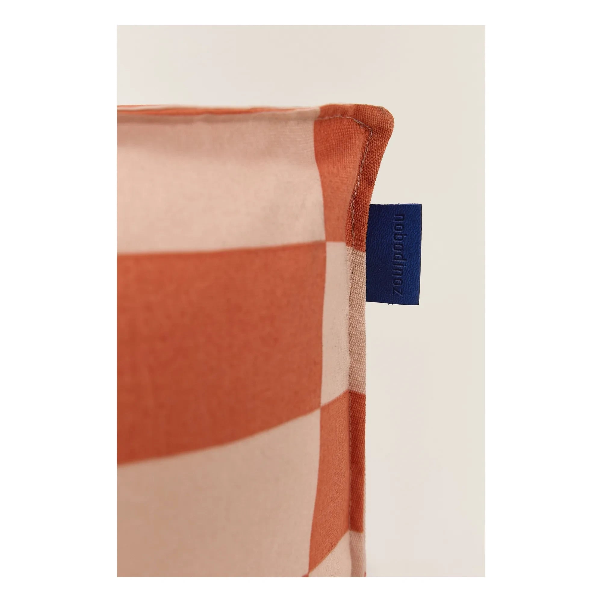 Nobodinoz - Puf largo de exterior Matteo Tiles | Naranja