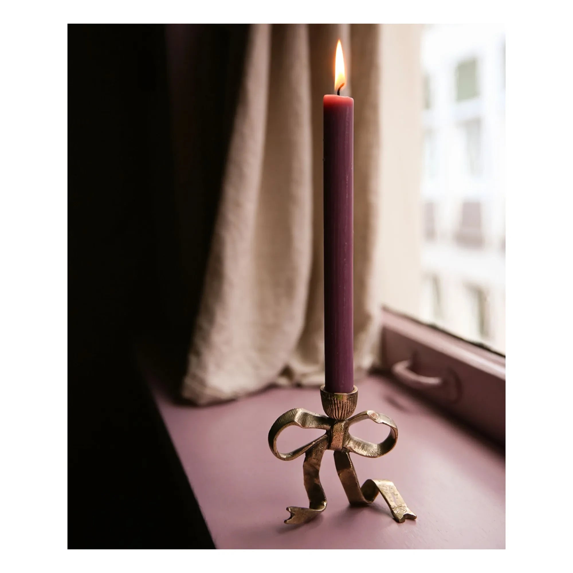 Doing Goods - Riley Ribbon candelabro de latón | Dorado