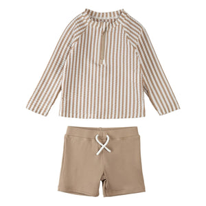 Petit Lem - Conjunto de camiseta y pantalón corto a rayas de seersucker con protección UV de fibras recicladas | Beige