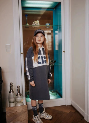 Cos I Said So - Vestido polo de algodón orgánico con detalle de logo | Gris
