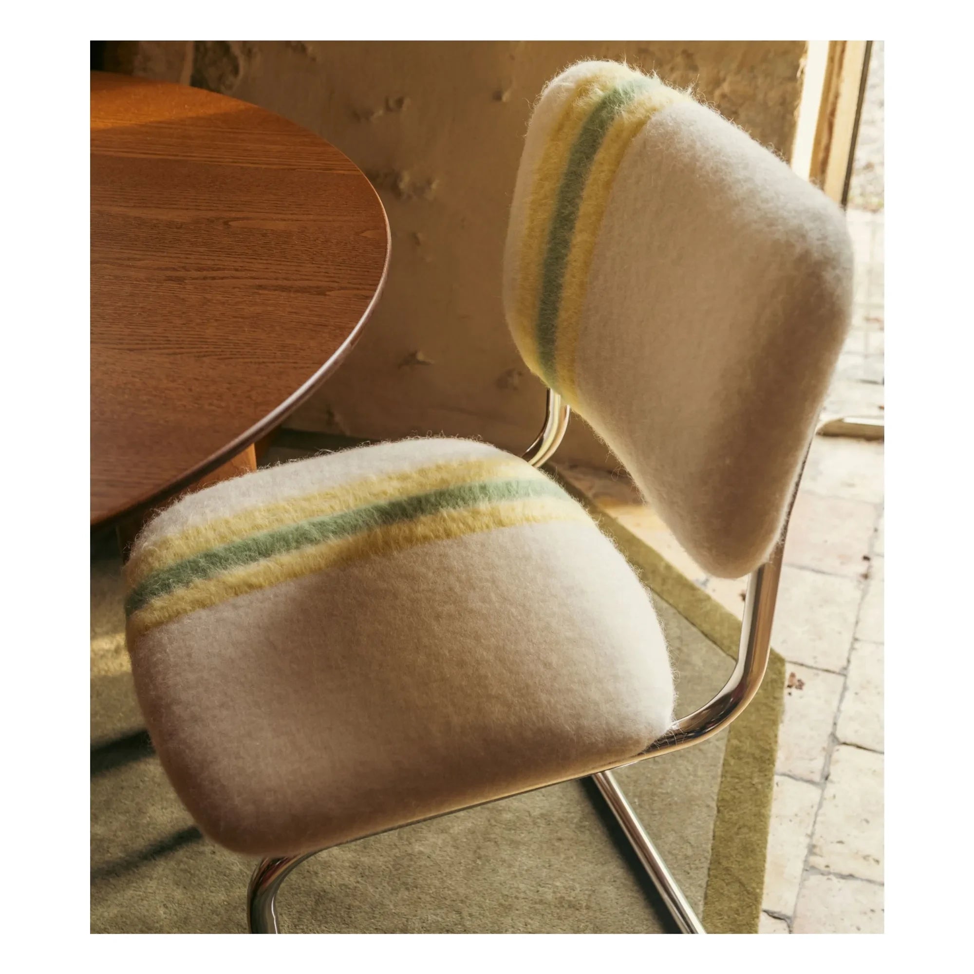 The Socialite Family - Silla Classica en tejido mohair de rayas | Amarillo
