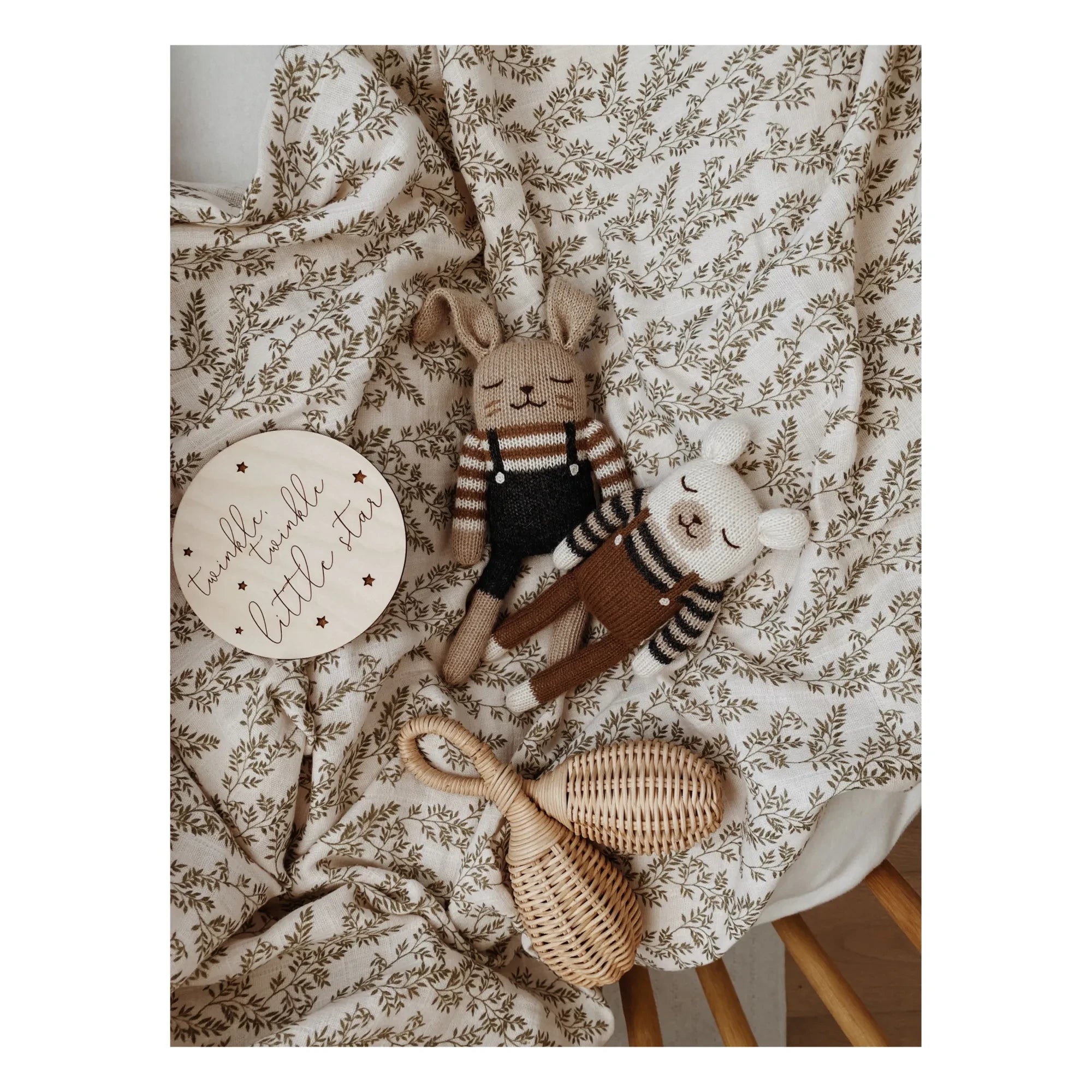 Main Sauvage - Conejo de Peluche con Peto | Negro