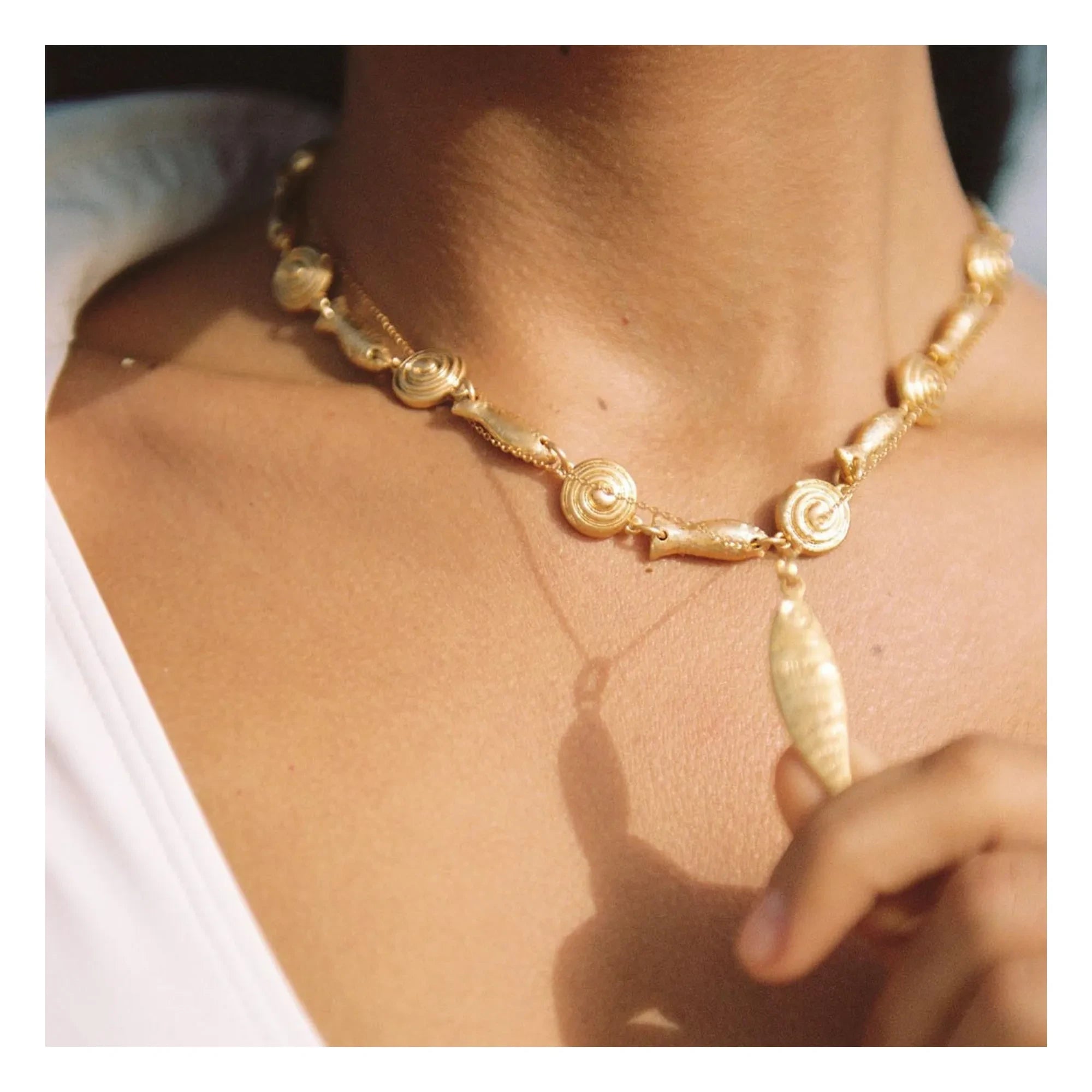 Alhaja - Collar de pescado | Oro