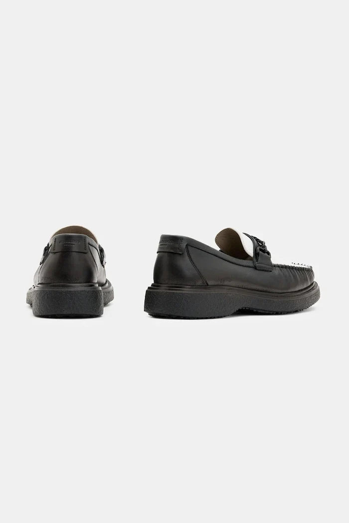 Mocasín de piel con cadena Gibbs de AllSaints