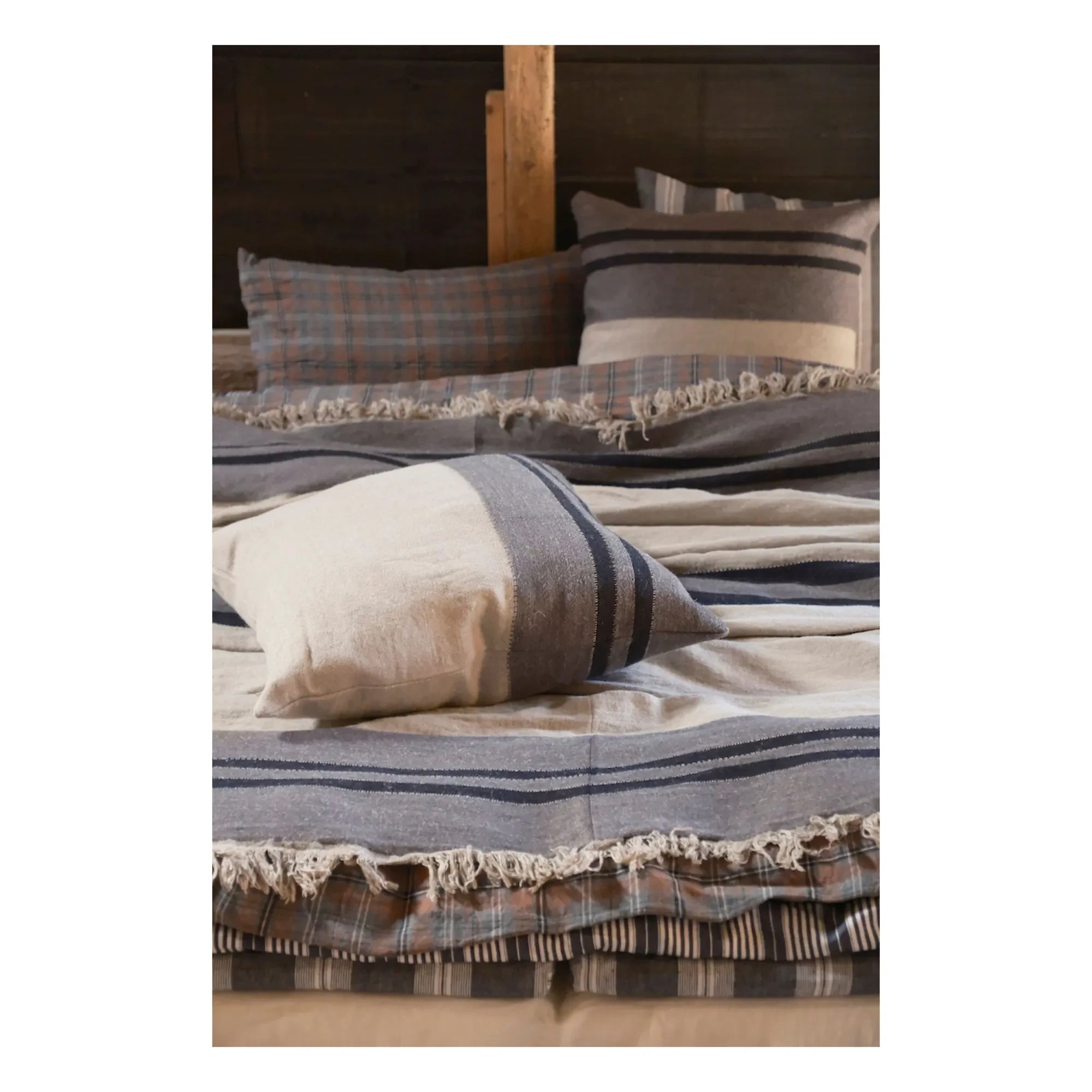 Libeco - Manta de lino Black House Stripe | Carbón