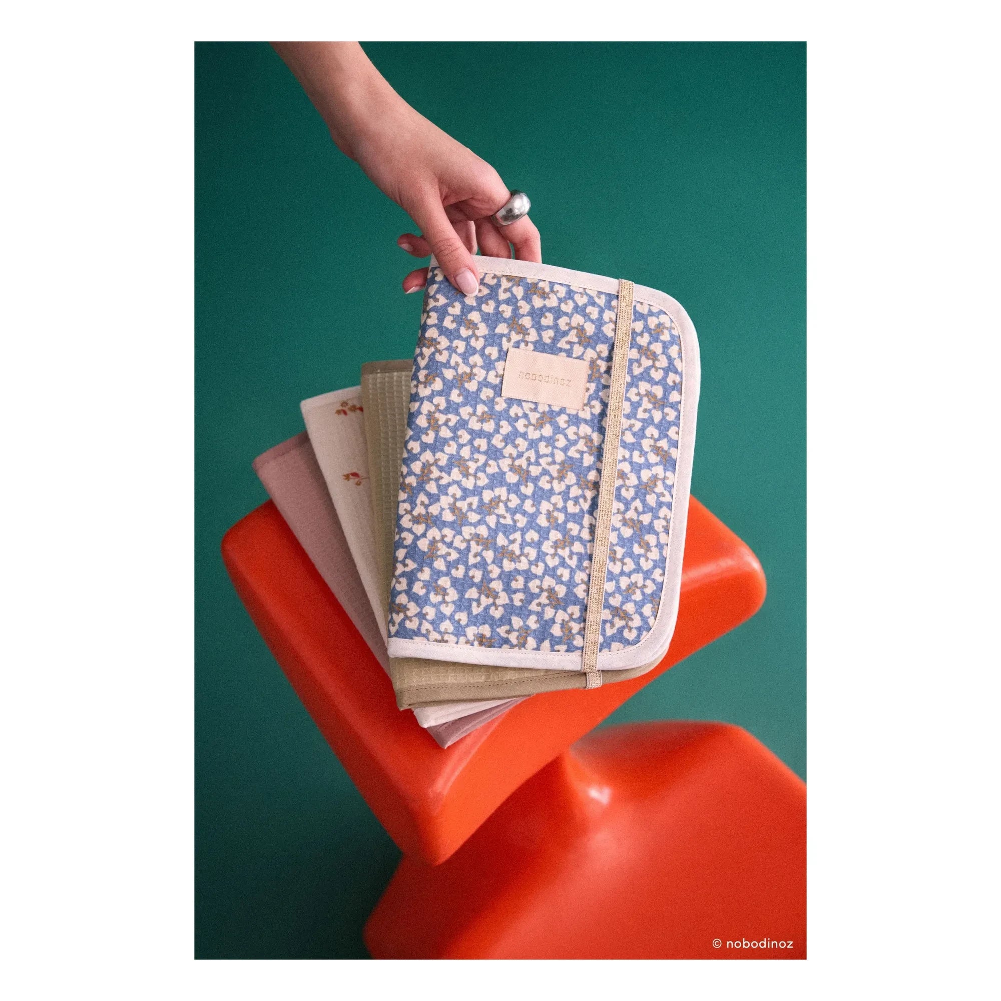 Funda para cuaderno Nobodinoz - Poema Ópera Lirio | Crudo
