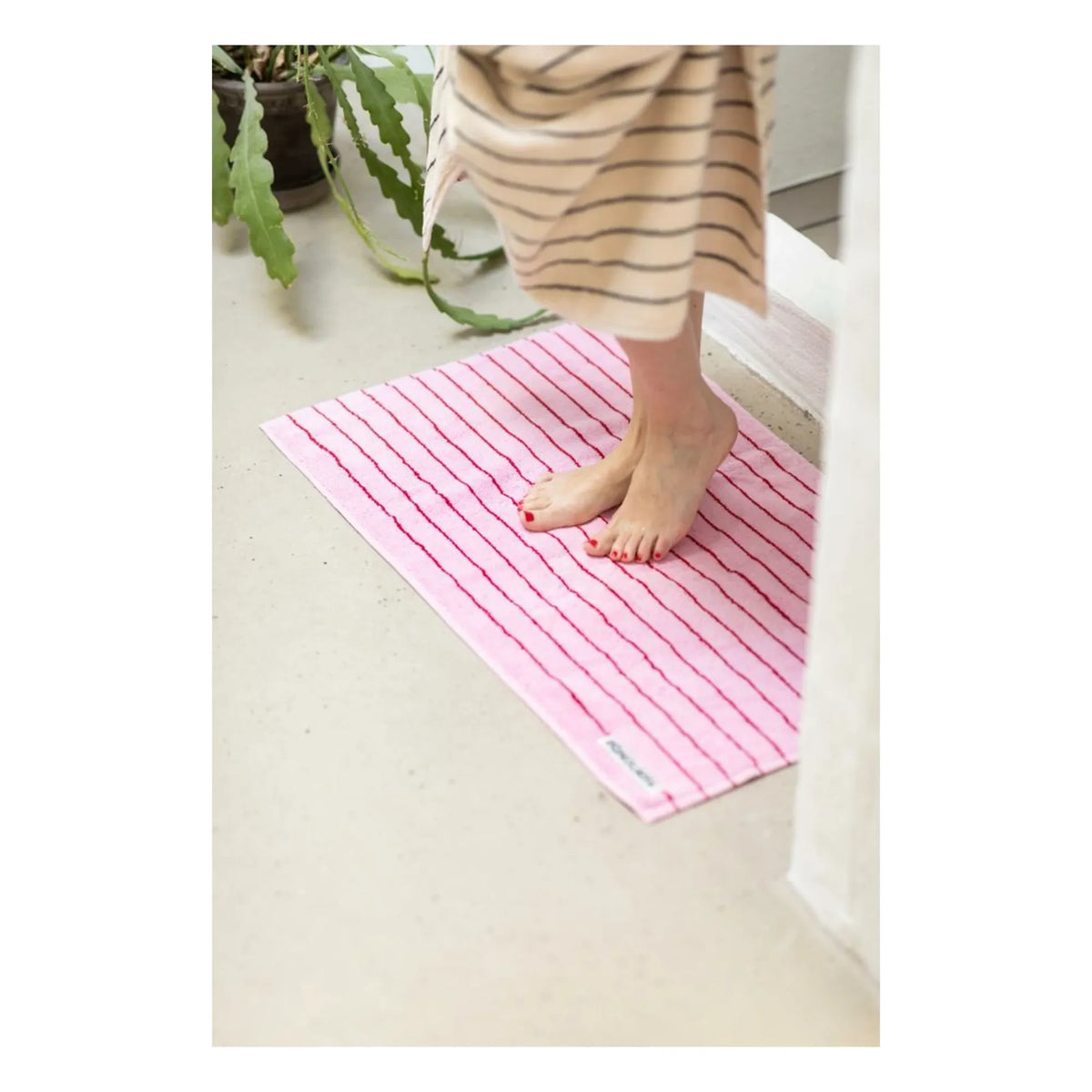 Bongusta - Alfombrilla de baño Naram | Rosa