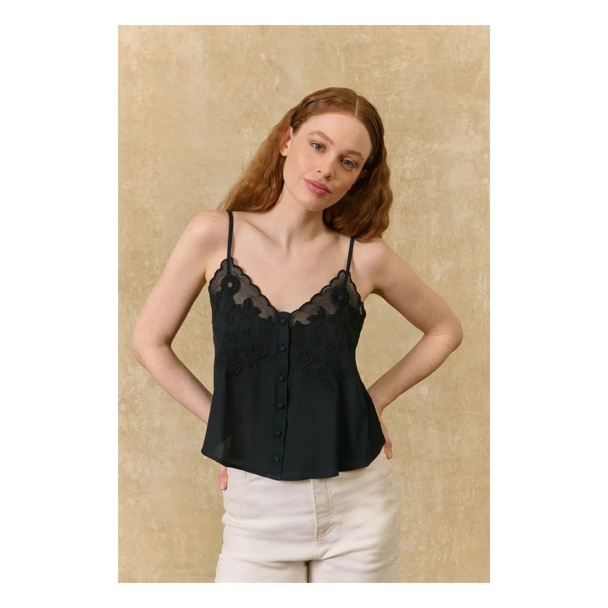 Louise Misha - Suena Atlet | Negro