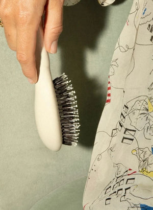 La Bonne Brosse - La Petite Brosse: Cepillo Suave Nº 03 - Para el Cuero Cabelludo Sensible | Crema