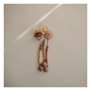 Mushie - Broche para chupete Eva | Colorete