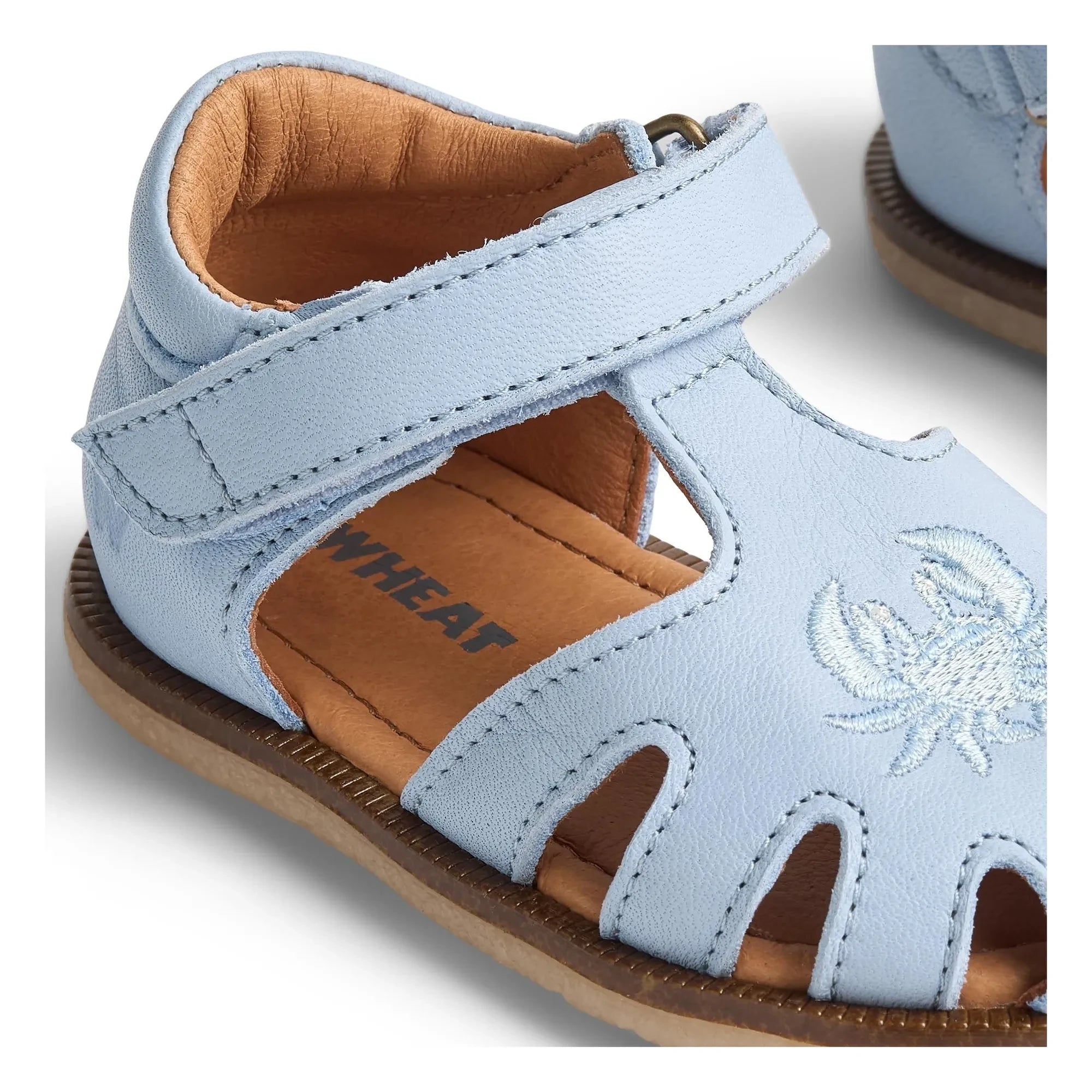 Wheat - Sandalias de piel con cangrejo de Lowe | Azul pálido