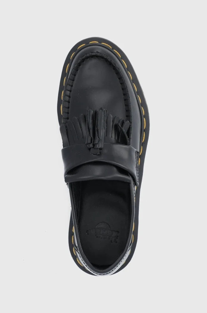 Mocasín de cuero con pespuntes amarillos Adrian de Dr. Martens