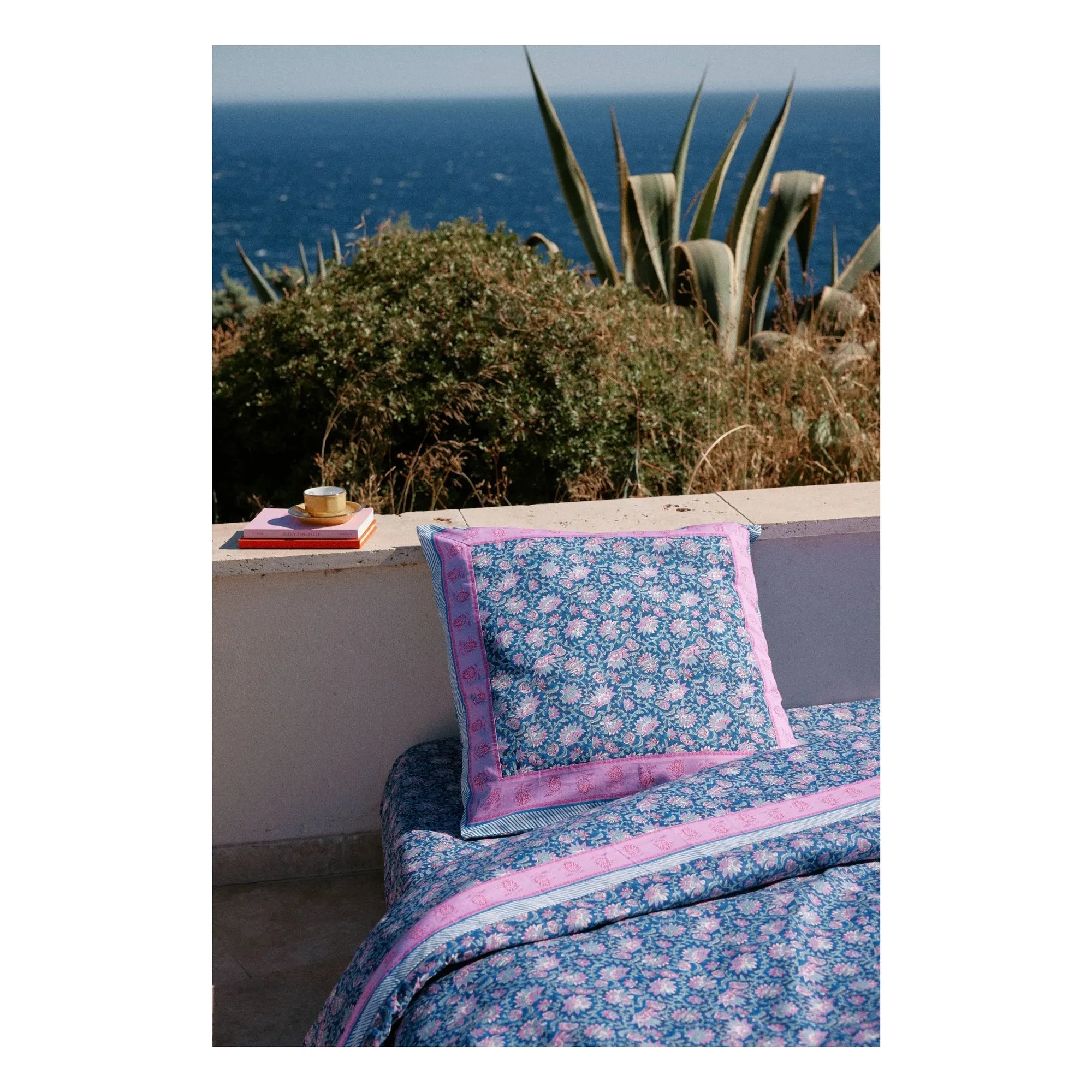 Louise Misha - Funda de almohada Valerie, algodón orgánico | Azul oscuro