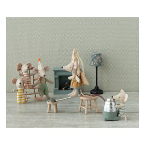 Maileg - Conjunto de mesa y taburetes