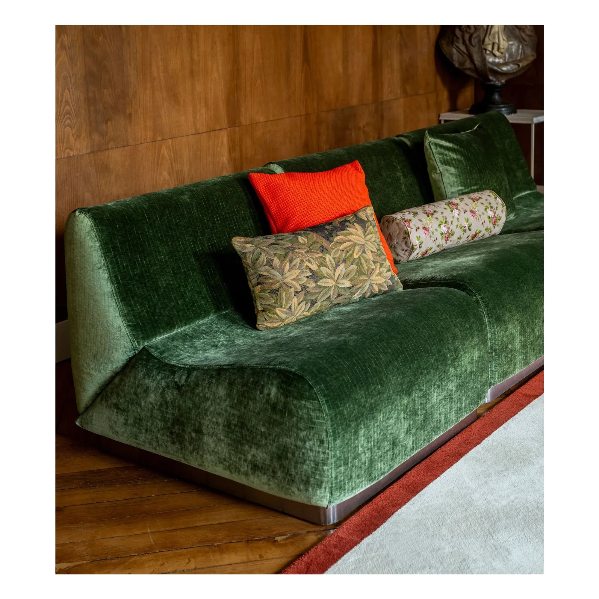The Socialite Family - Sofá modular Rotondo para chimenea de terciopelo brillante | Verde oliva