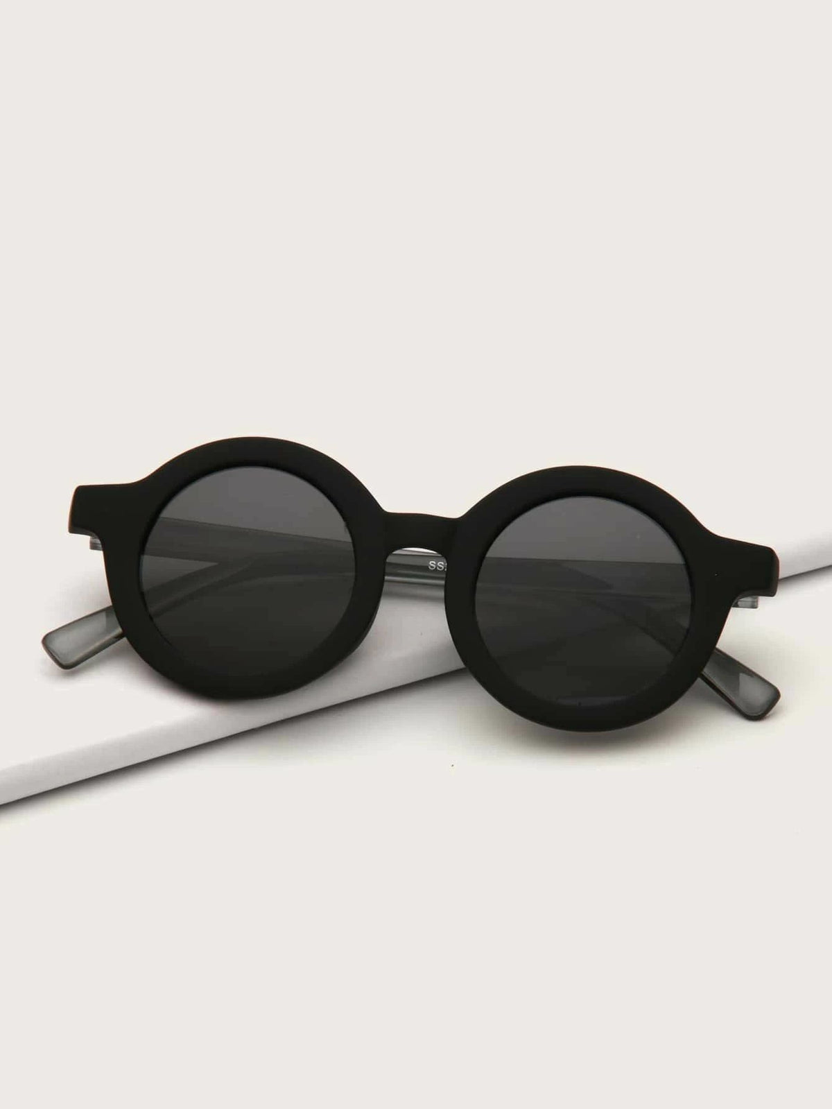 Dinossi - Gafas de sol infantiles redondas sostenibles de color negro