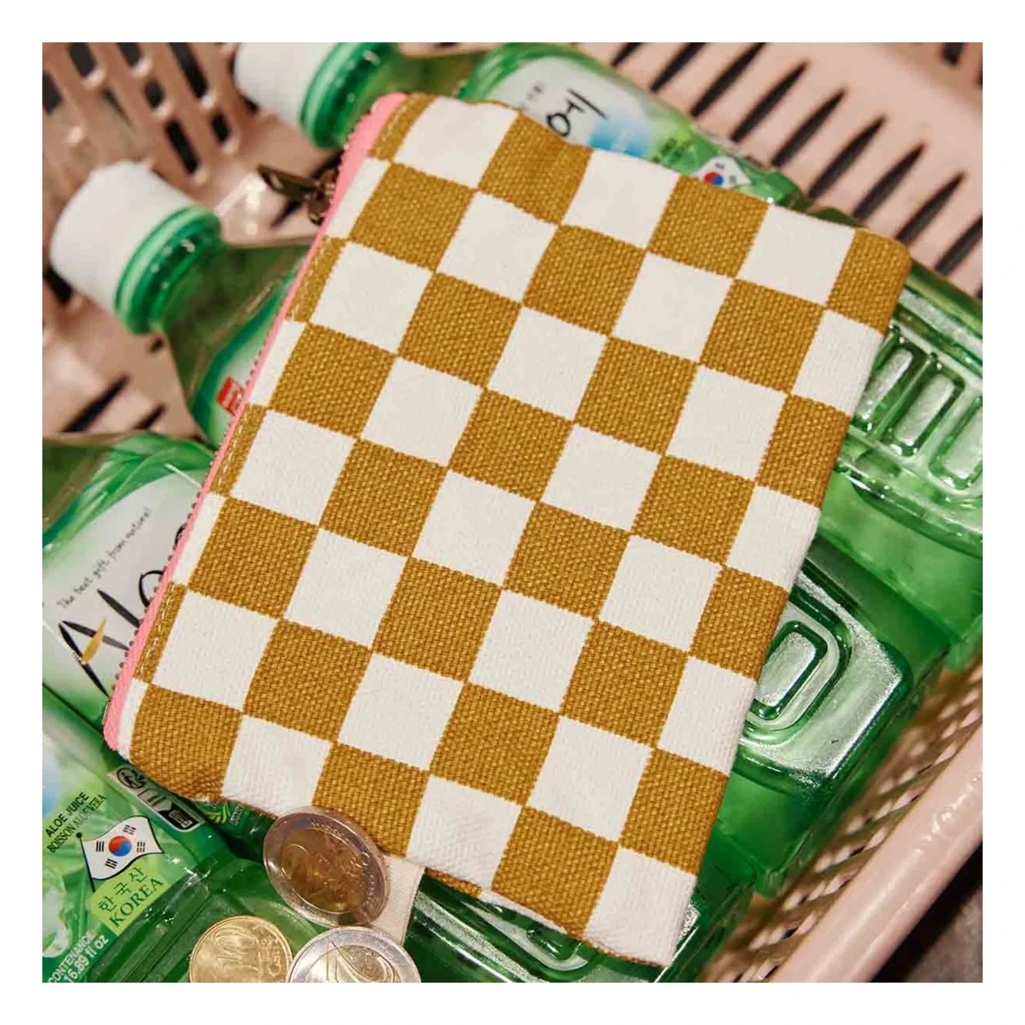 Rose in April - Lili Kareli clutch | Caramelo