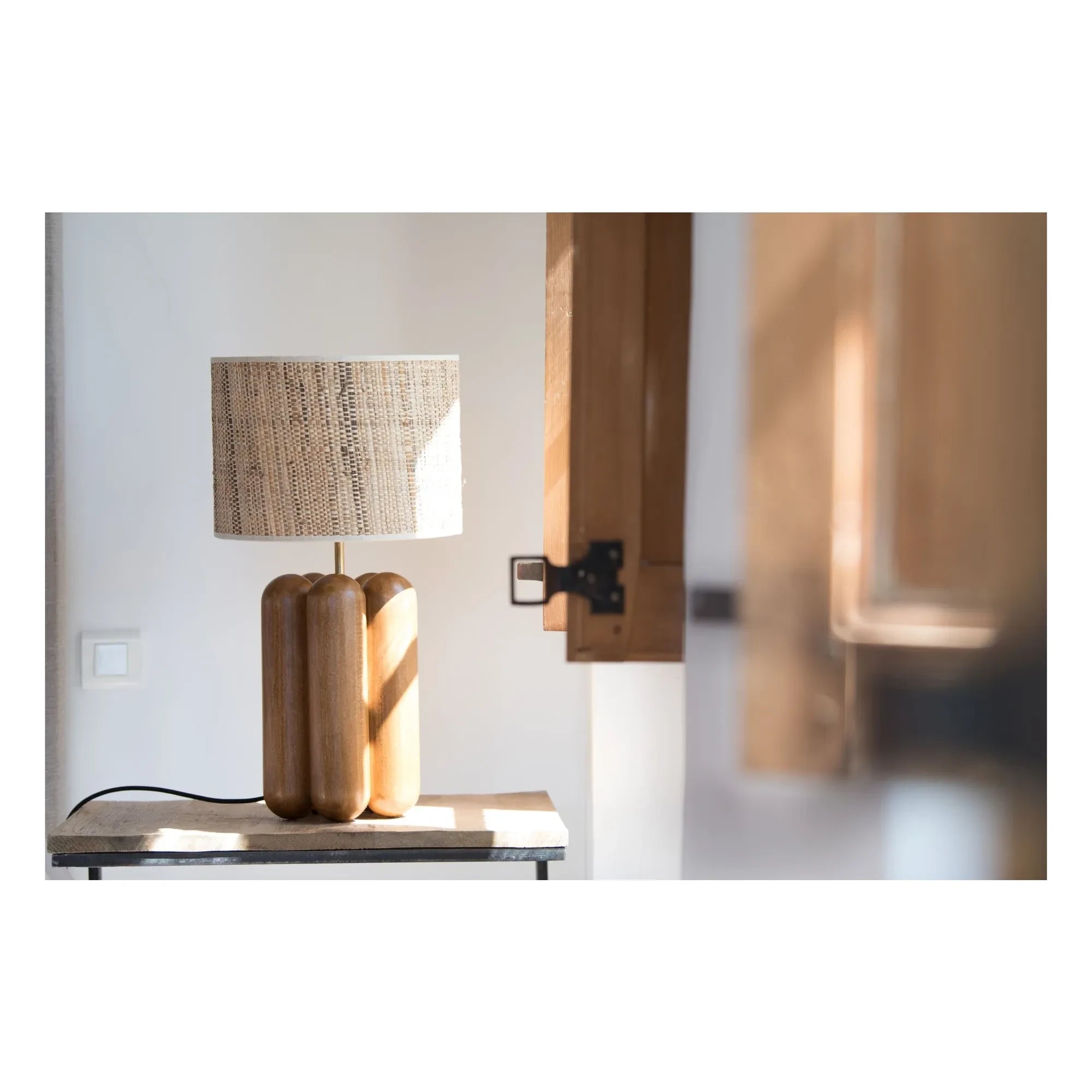 Cosin - Lámpara de mesa Charlotte con pantalla de rafia | Natural