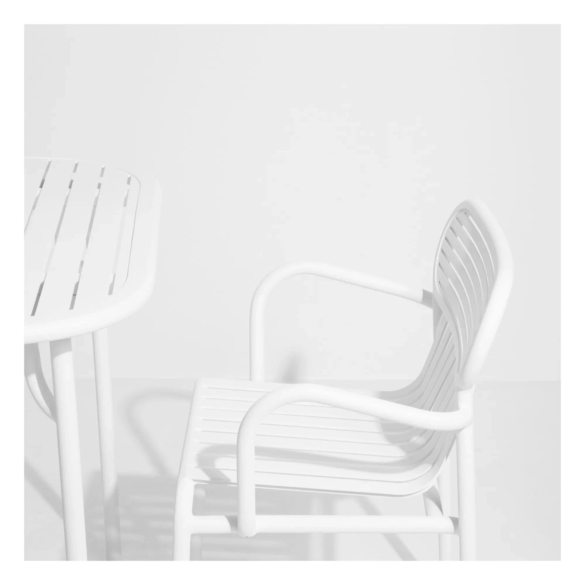 Petite friture - Set de 2 sillas con brazos para exterior Week-end | Blanco