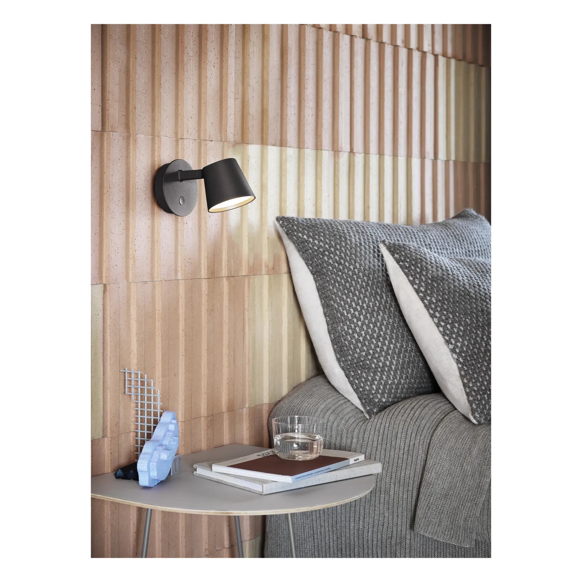 Muuto - Lámpara de pared | Negra