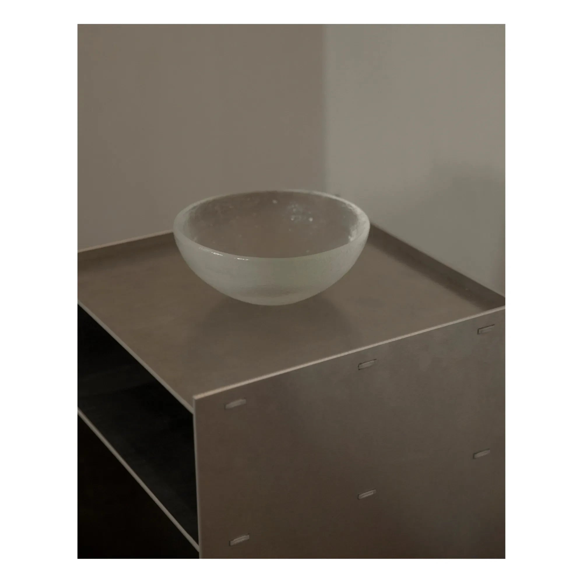 Frama - Mesa auxiliar de aluminio Rivet Box