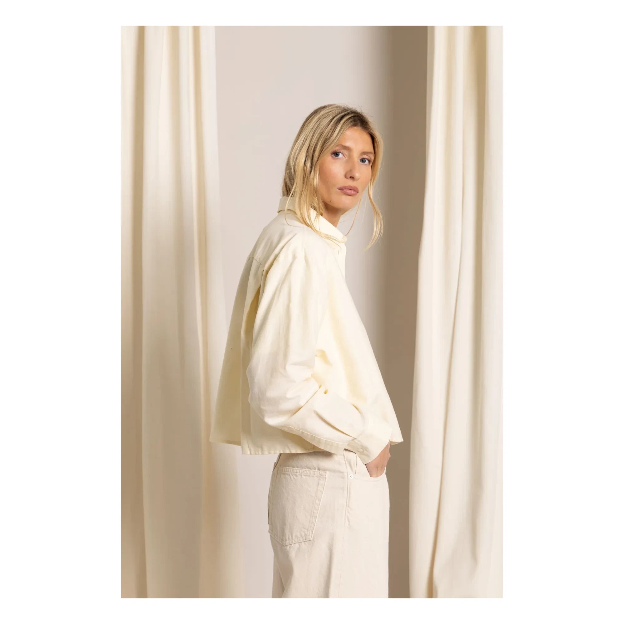 Smallable Woman - Camisa corta de color amarillo pálido