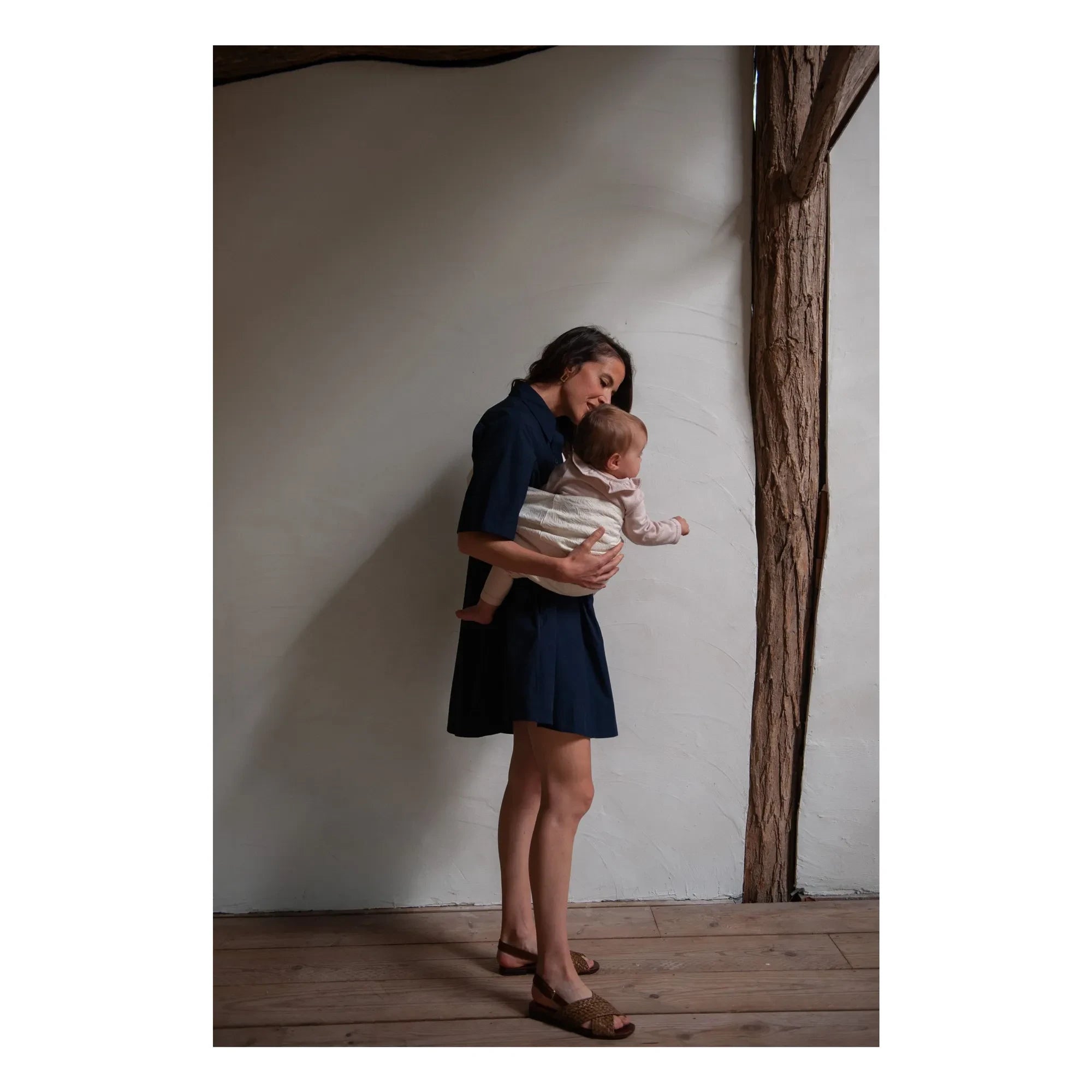 Mama Hangs - Mochila portabebés Carry & Walk | Crudo