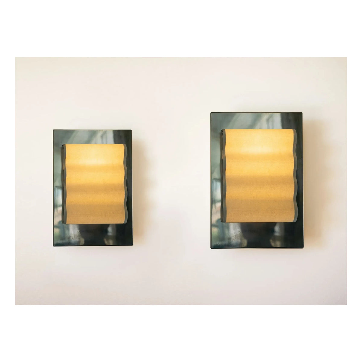 Violaine d'Harcourt - Lámpara de pared Frame Wave | Plata