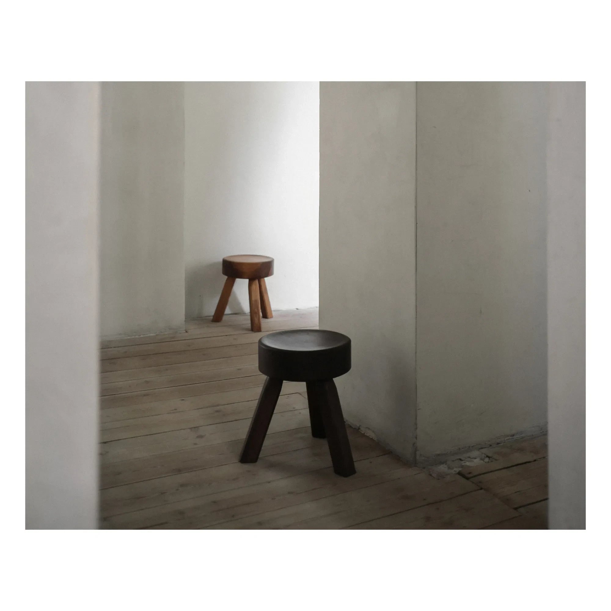 Frama - Tabure AML Pino | Madera Oscura