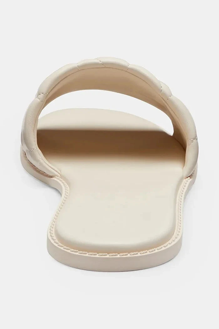 Sandalia Coach Holly Quilted Leather de piel plana para mujer