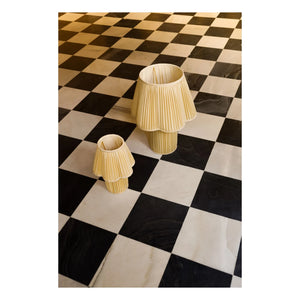 Doing Goods - Lámpara de mesa de seda Myra | Amarillo pálido