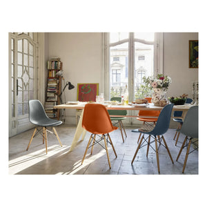Vitra - Silla DSW de plástico - base de arce - Charles & Ray Eames | Granito