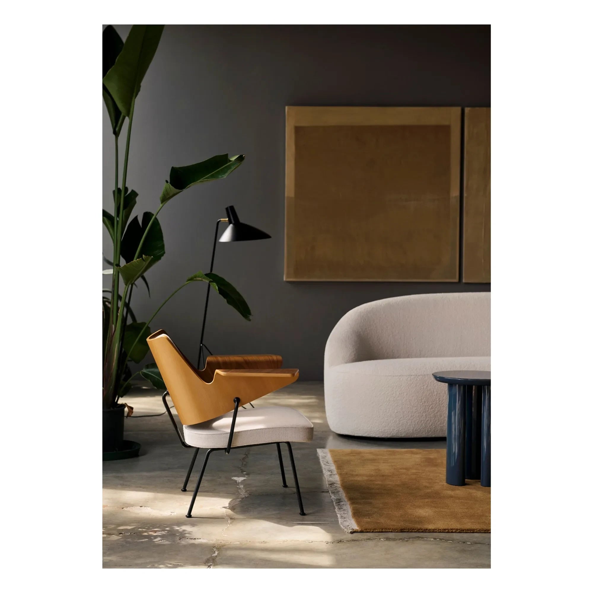& Tradition - sillón RD8, Robin Day | Gris claro