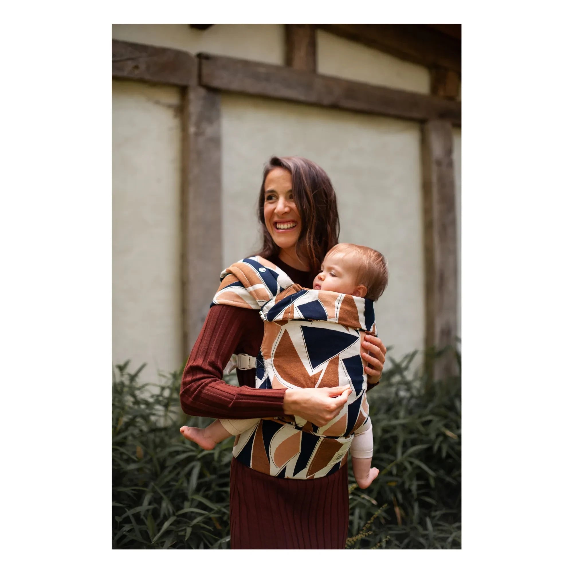 Mama Hangs - Mochila portabebés Carry & Bloom | Earth
