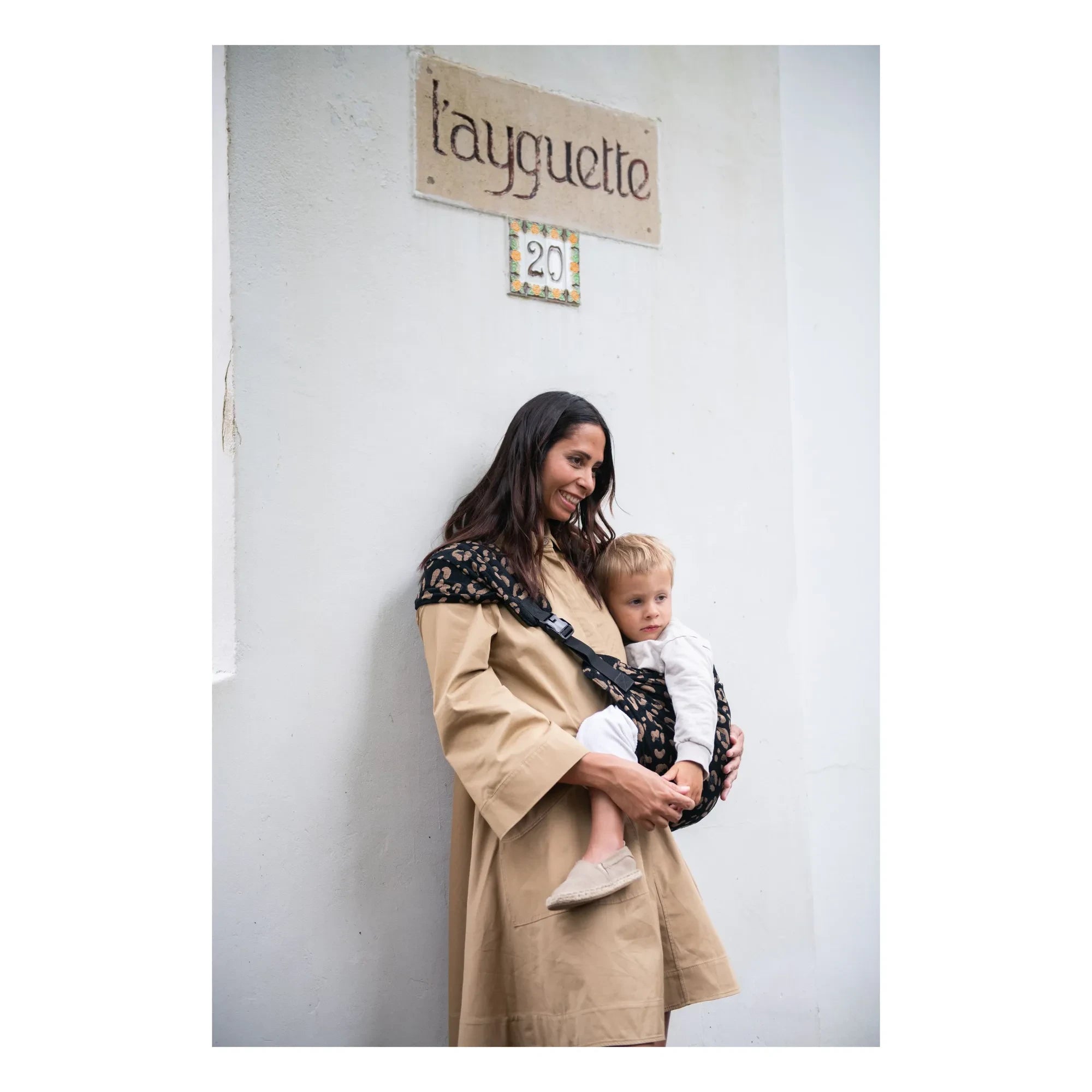 Mama Hangs - Mochila portabebés Carry & Walk | Leopardo negro